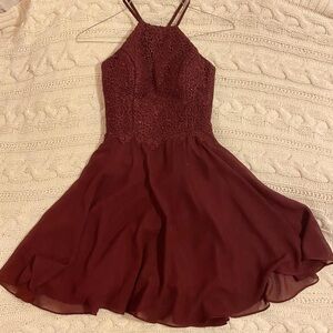 Chic Lace Halter Mini Dress in Burgundy